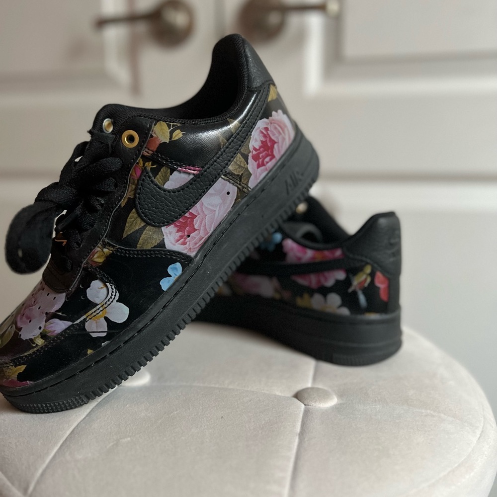 Nike Sneakers - Worn once to try on